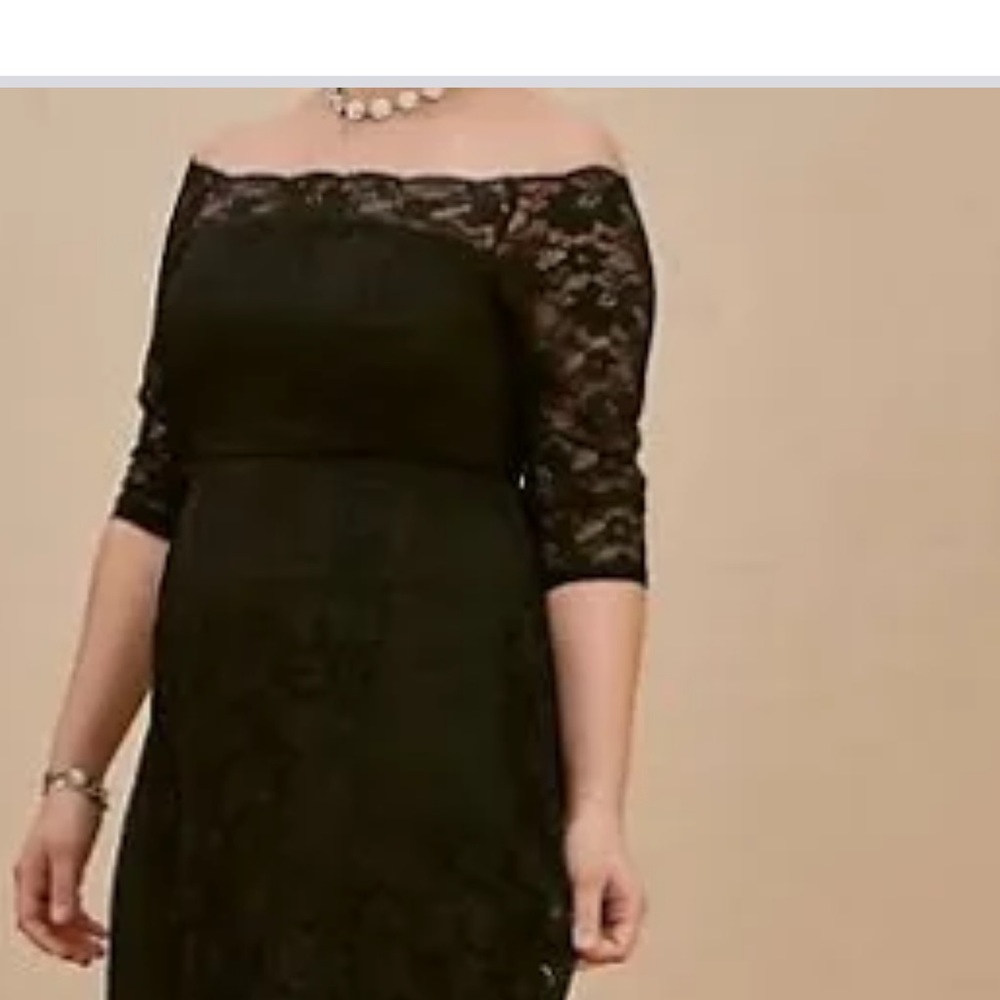 Black Lace of the shoulder Gown